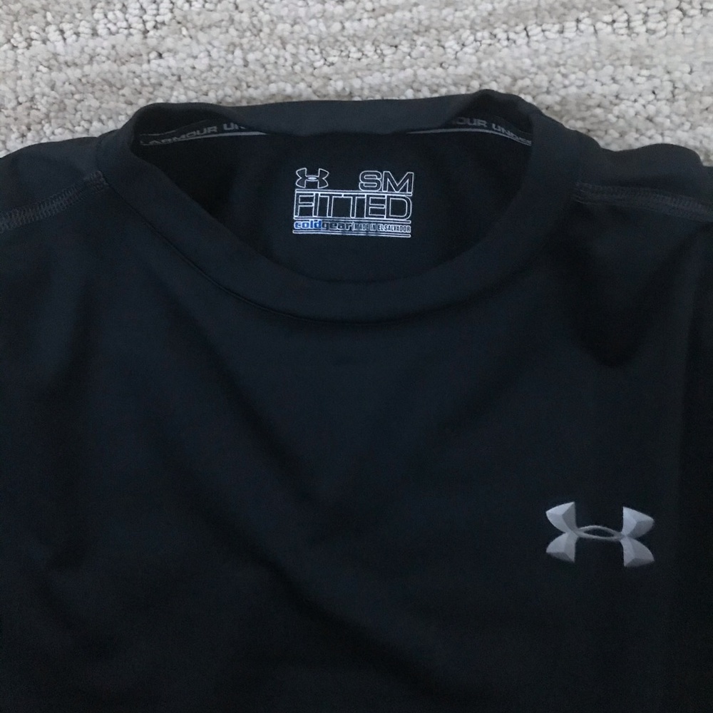 Long sleeve fitted cold gear under Armour t-shirt